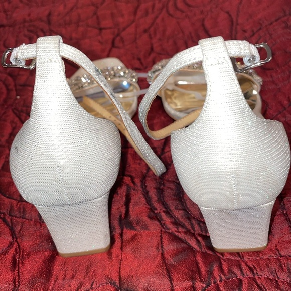 Badgley Mischka Alexa Embellished Bock Heel Sandals. SZ 7 - Picture 3 of 5